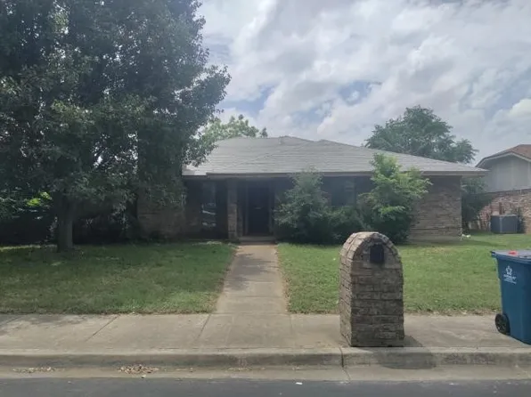 15 Robins Nest Dr, Hickory Creek, TX 75065