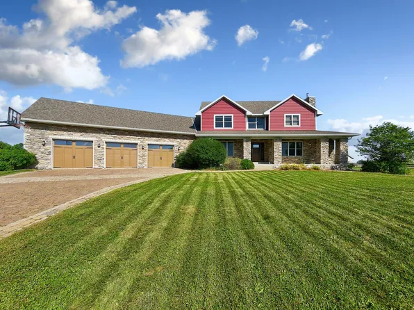 751 S 12th St, Bird Island, MN 55310