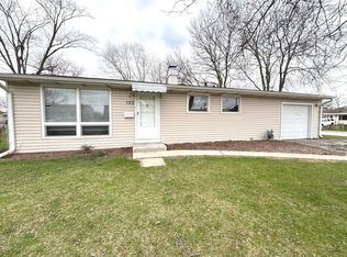 133 Golf View Ln, Carpentersville, IL