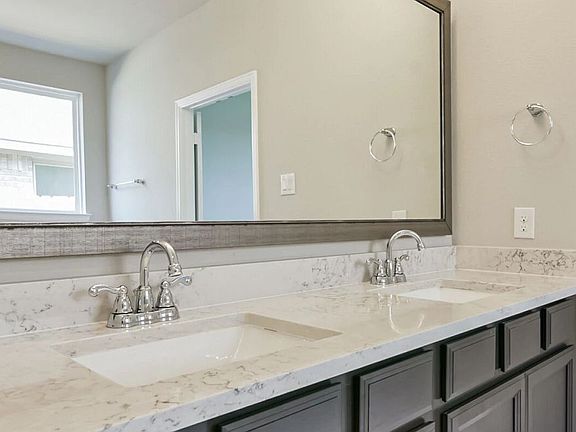 Plan 4049 Primary Bathroom