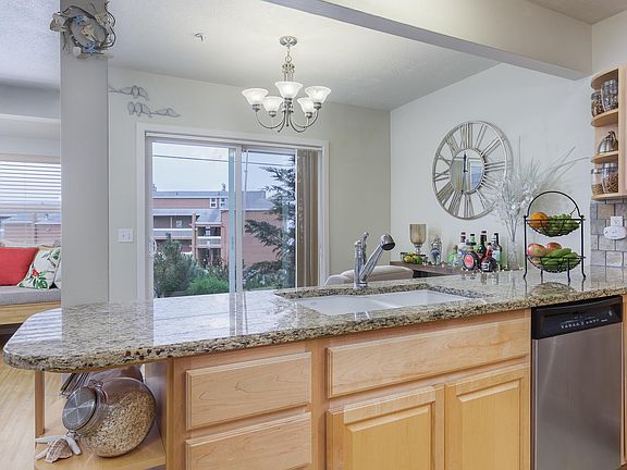 5th image of 720 SW 6th St #102 W