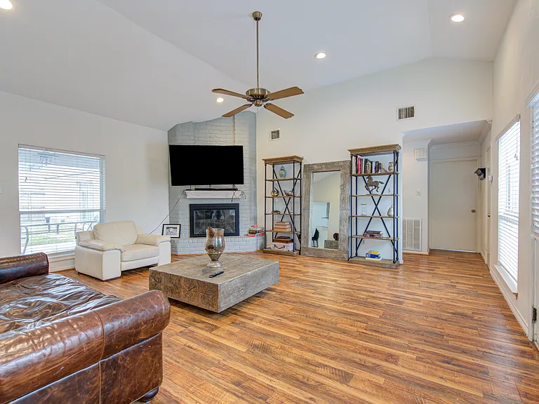 1522 S Kirkwood Rd — Photo 33