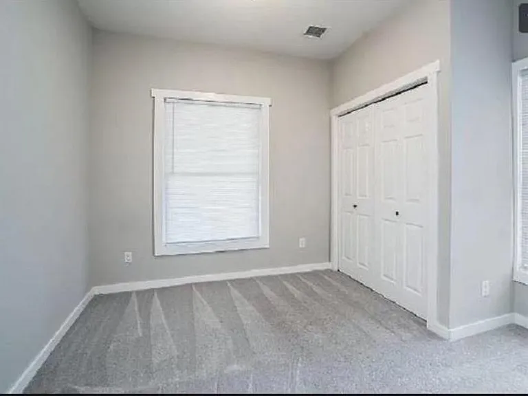 305 S Green St — Photo 17