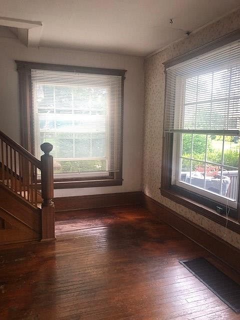 2nd image of 112 Grove St