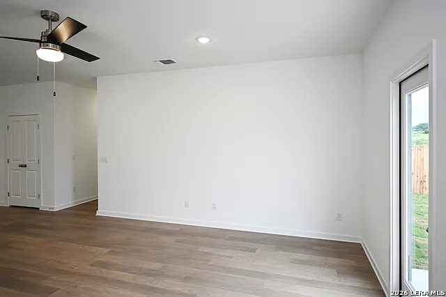261 Elk Ave — Photo 13
