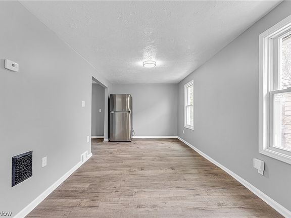 3rd image of 2146 W 105th St