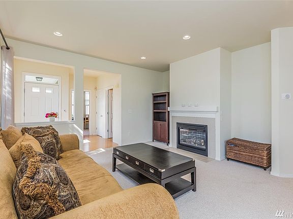 This well-maintained home has a floor plan that flows easily from one room to the next. Forced heating and air conditioning make it a comfortable home year round. 