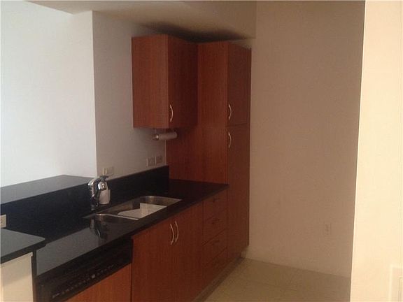 3rd image of 18800 NE 29th Ave APT 729