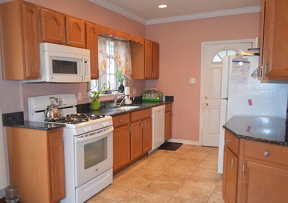5th image of 2818 Washington St