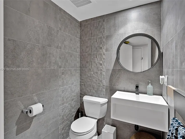 121 NE 34th St #Penthouse 3217 — Photo 14