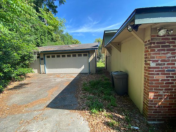 2nd image of 1360 River Hills Ct