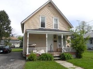 302 E Diggins St, Harvard, IL 60033
