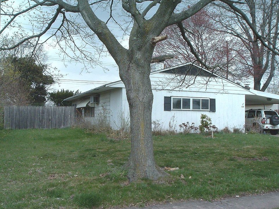2nd image of 119 Pinewood Dr