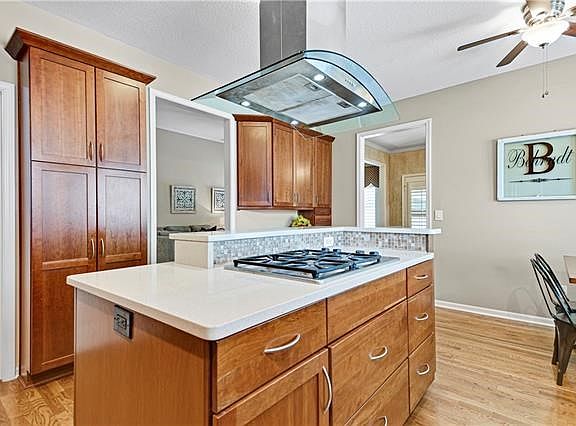 3rd image of 5116 W 159th Ter