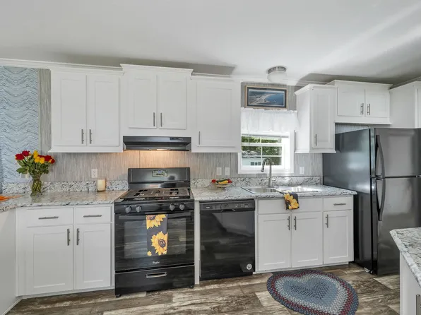 141 Colonial Village, Somersworth, NH 03878