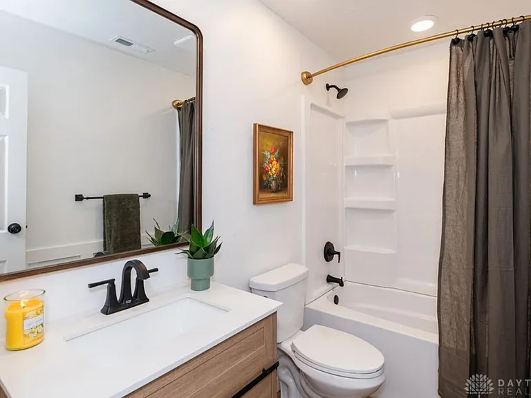 457 Marchmont Dr — Photo 13