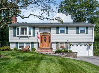18 Burnham Rd, Billerica, MA 01821
