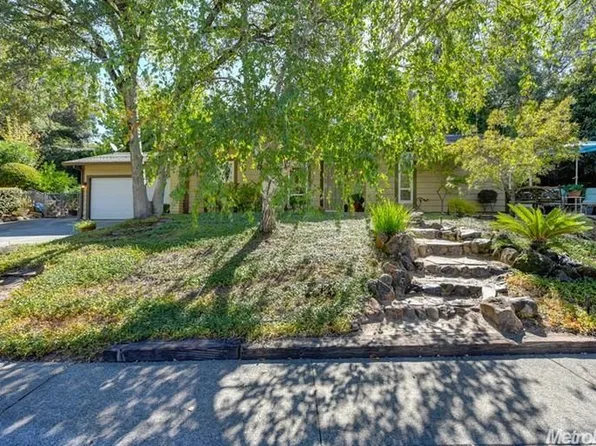 251 Forest Ct, Auburn, CA 95603