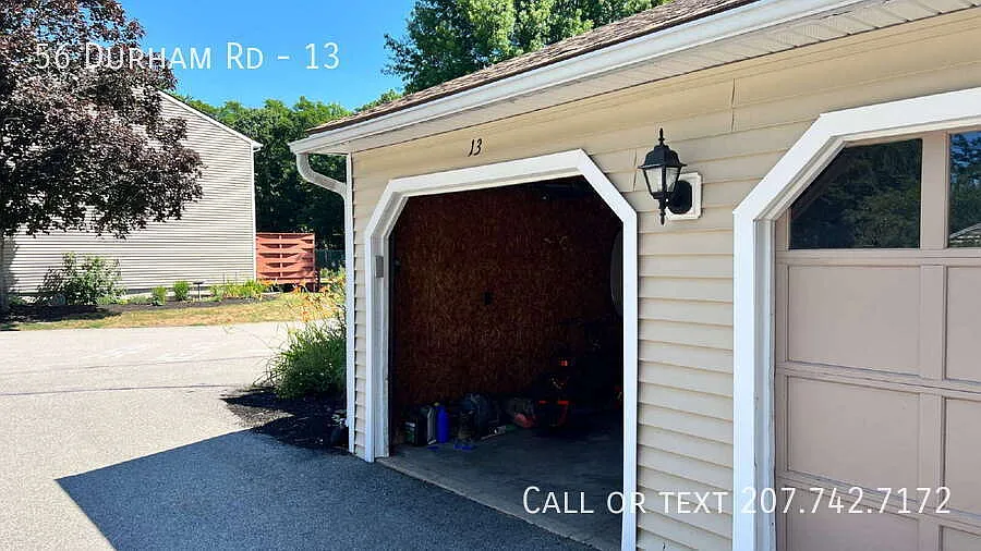 Charming 2-Bed Townhouse with Pool Oasis — Photo 4
