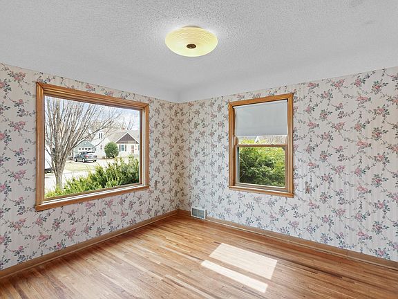 4th image of 3273 Drew Ave N