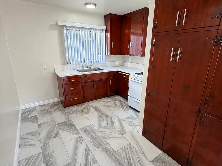 14215 Sylvan St #2 — Photo 4