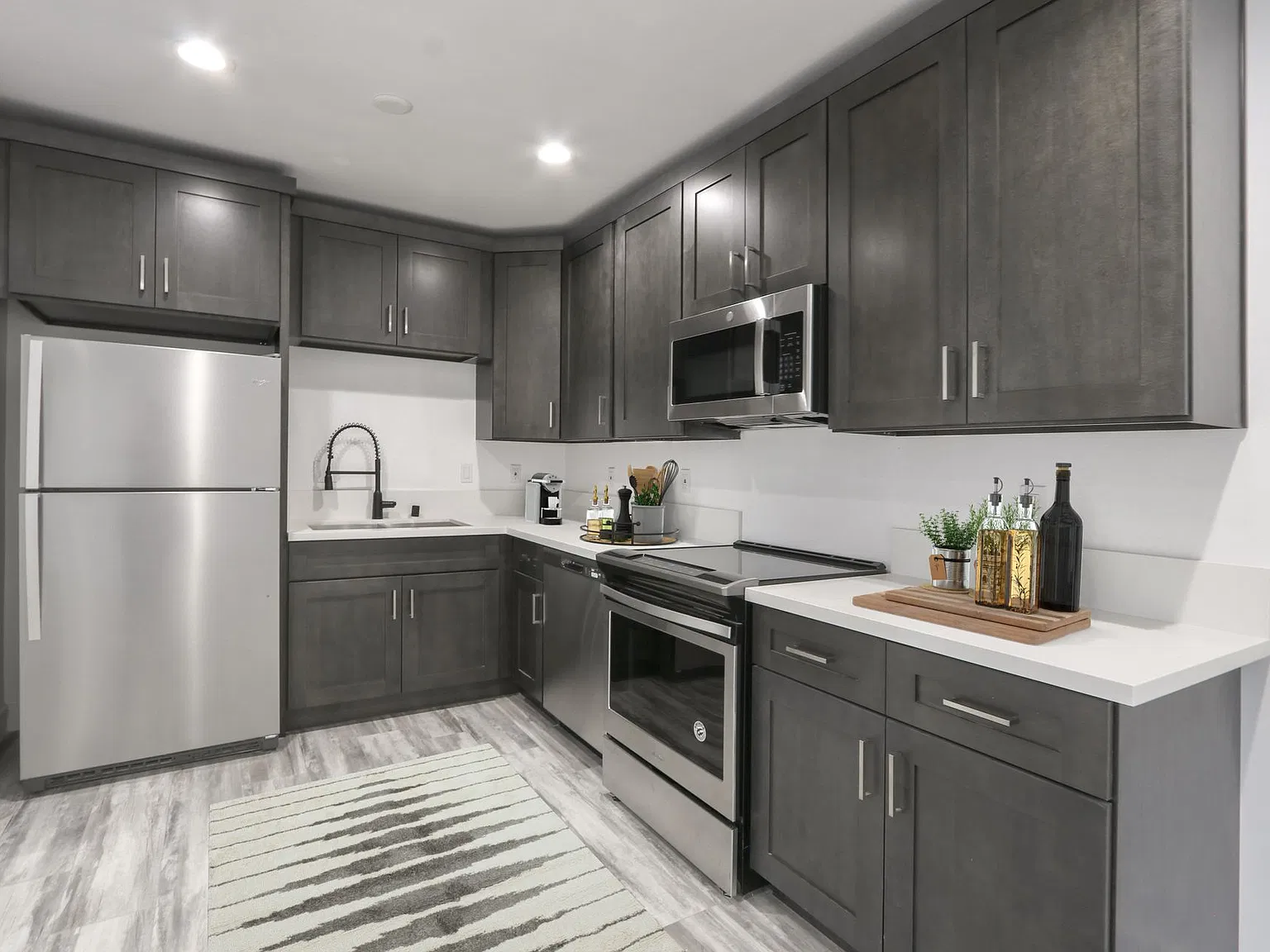 451 Coronado Terrace Apartments — Photo 1