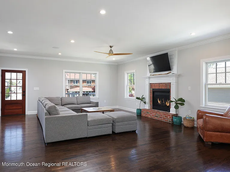 155 Osborne Ave — Photo 5