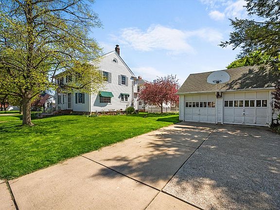 4th image of 1302 5th St