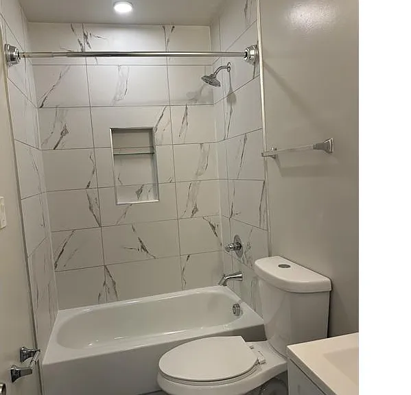 2622 University Pl NW #204 — Photo 3
