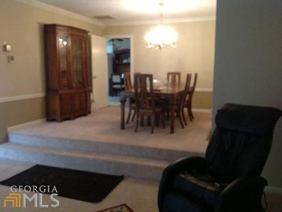 4th image of 18 Walker Ln