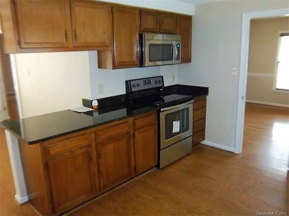 5th image of 2032 Windlock Dr