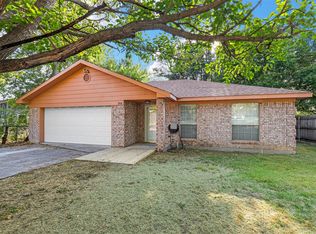 904 Renfro Dr, White Settlement, TX 76108