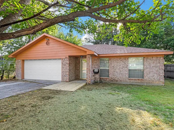 904 Renfro Dr, White Settlement, TX 76108