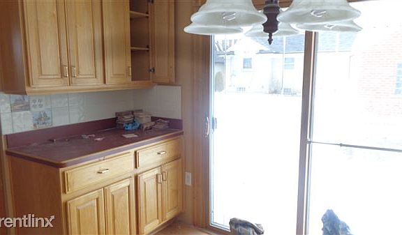 22115 GRAND LAKE KITCHEN 2