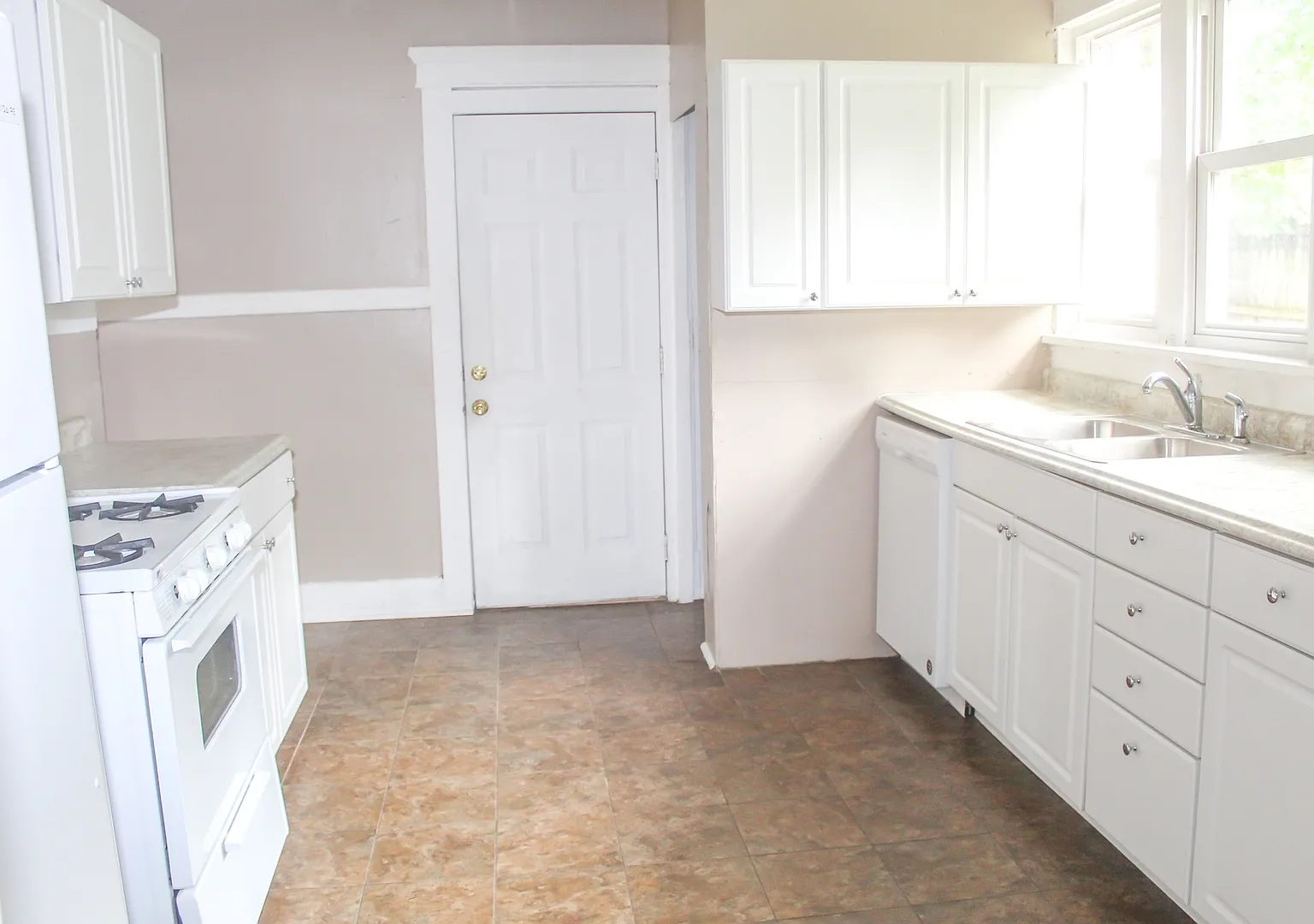 437 N Salisbury St — Photo 2