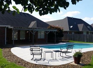 5611 S 43rd St, Bentonville, AR 72758