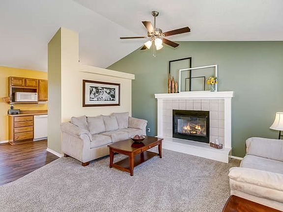 5th image of 701 Deerfield Cir