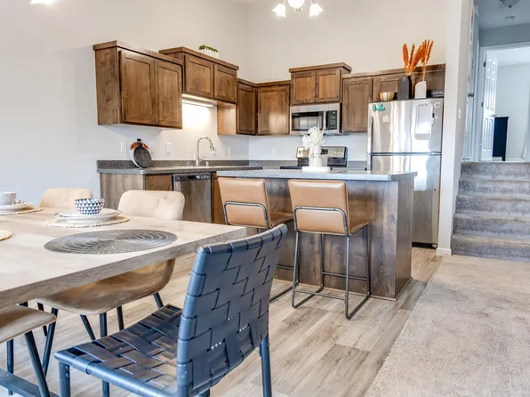 8656 Gateway Cir, Monticello, MN 55362