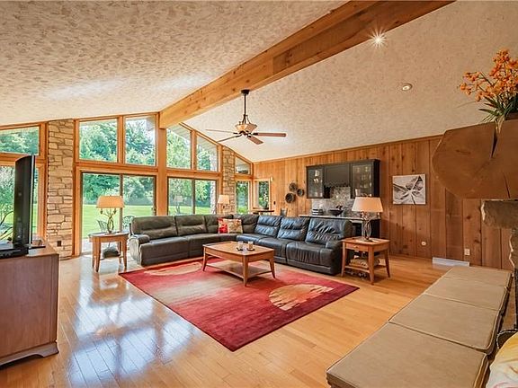 2nd image of 136 Jasper Ln