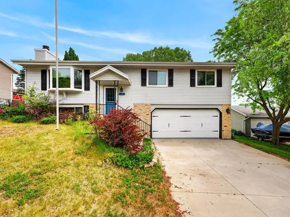919 Squire LANE, West Bend, WI 53090