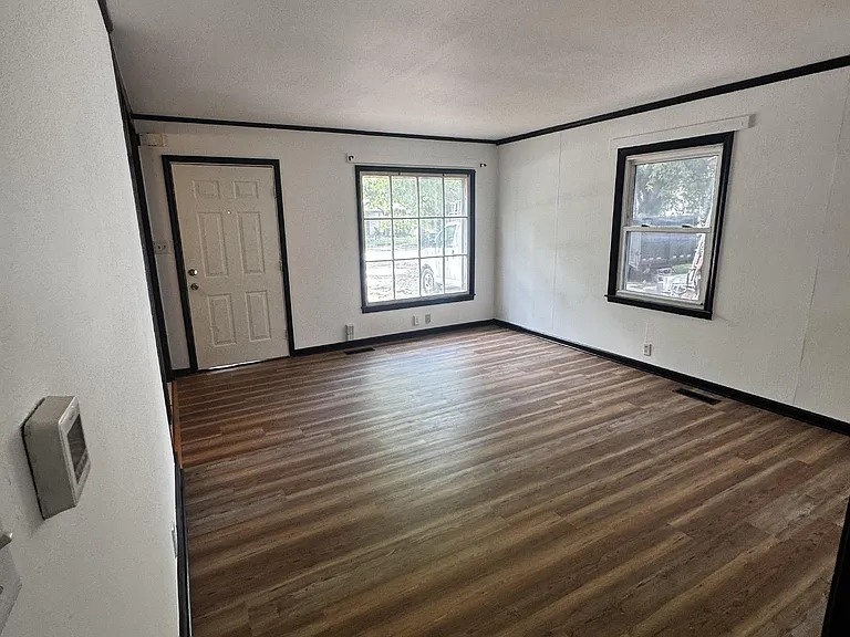 1225 N Somerset Ave — Photo 6