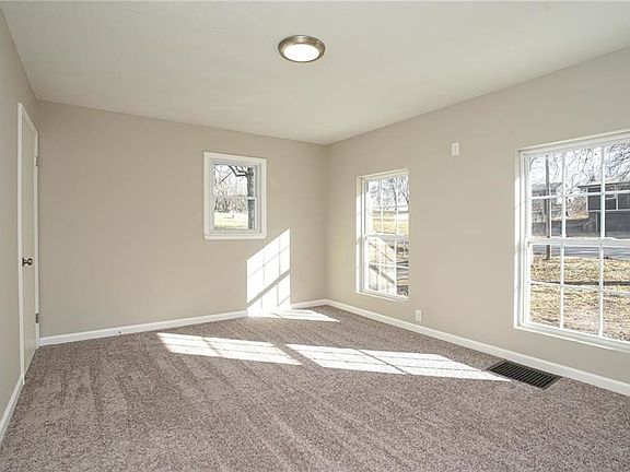 3rd image of 3028 N 84th Ter