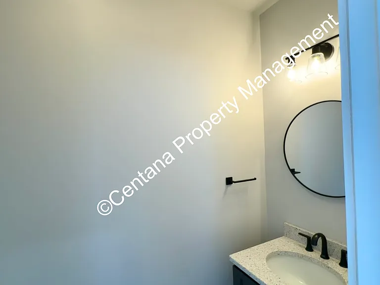 112 S. Clark St. — Photo 9
