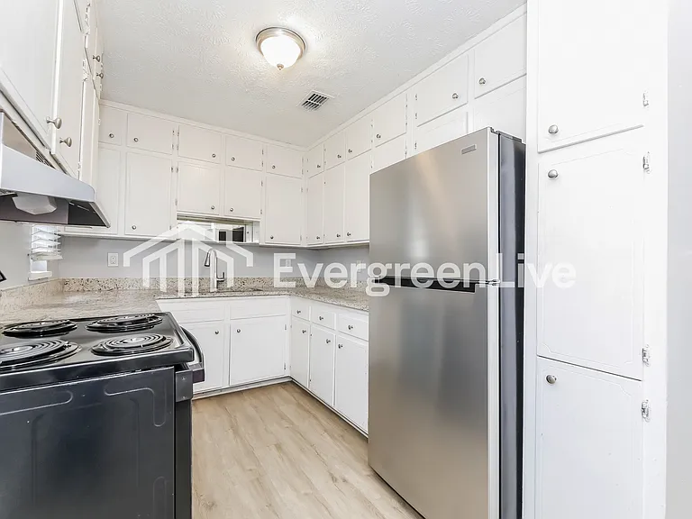 2103 Tegner Dr — Photo 8