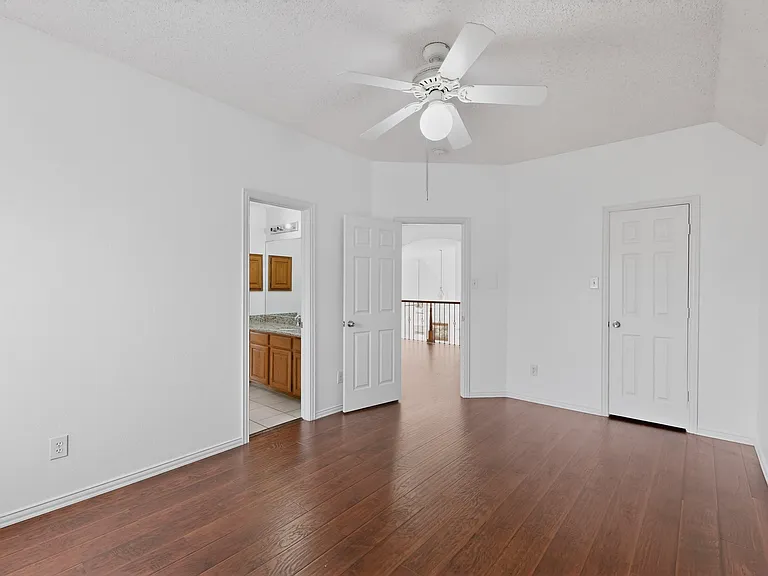 636 N Allen Rd — Photo 34