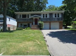 30 Oakwood Rd, Huntington, NY 11743