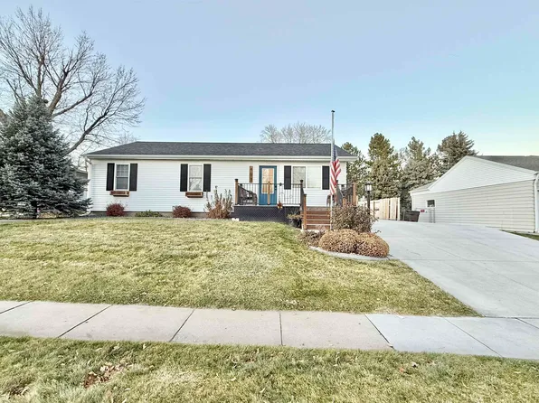 407 W 33rd St, Kearney, NE 68845