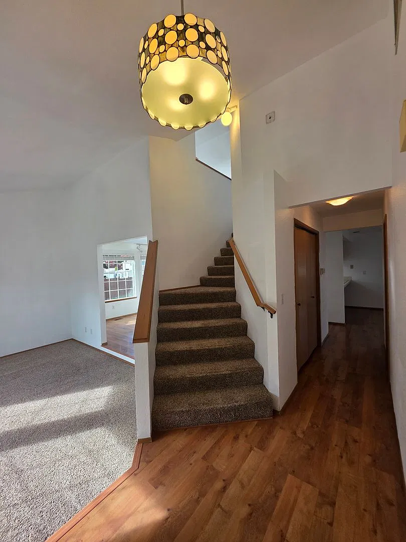 DesMoines home, 3 bed 2.5 bath home with 2 car garage. Available NOW!! — Photo 4