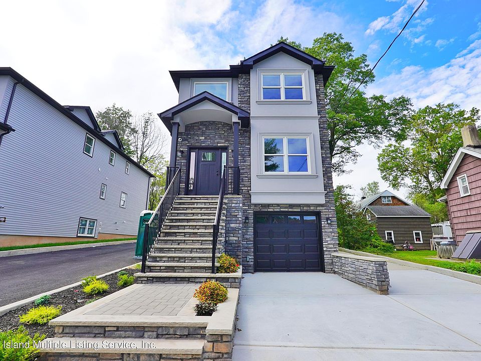 1st image of 110 Woodvale Ave