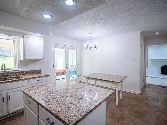 3rd image of 2095 Newfields Rd